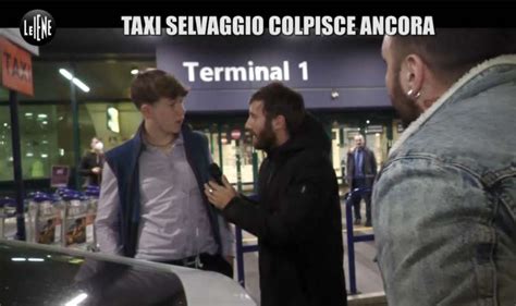 Taxi selvaggio, sputi e calci all'inviato delle Iene Nicolò De Devitiis 